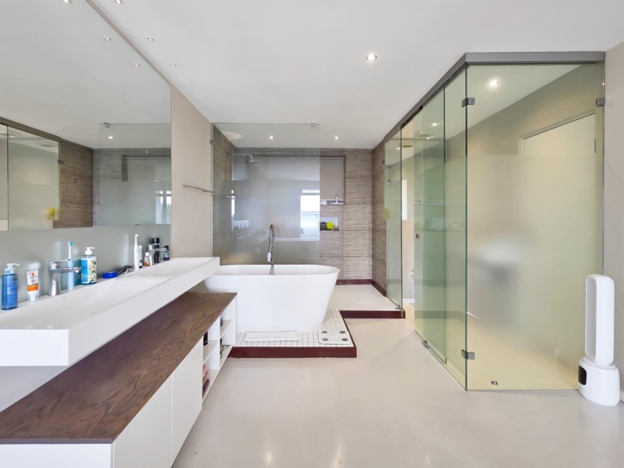 To Let 2 Bedroom Property for Rent in Green Point Western Cape